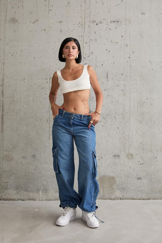 Denim jeans with side pockets, combining style and functionality for a casual look