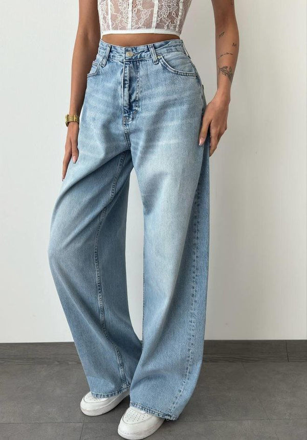 "Wide-leg denim jeans with a relaxed fit and classic style — perfect for comfort and effortless cool